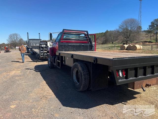 Image of Chevrolet C7500 equipment image 2