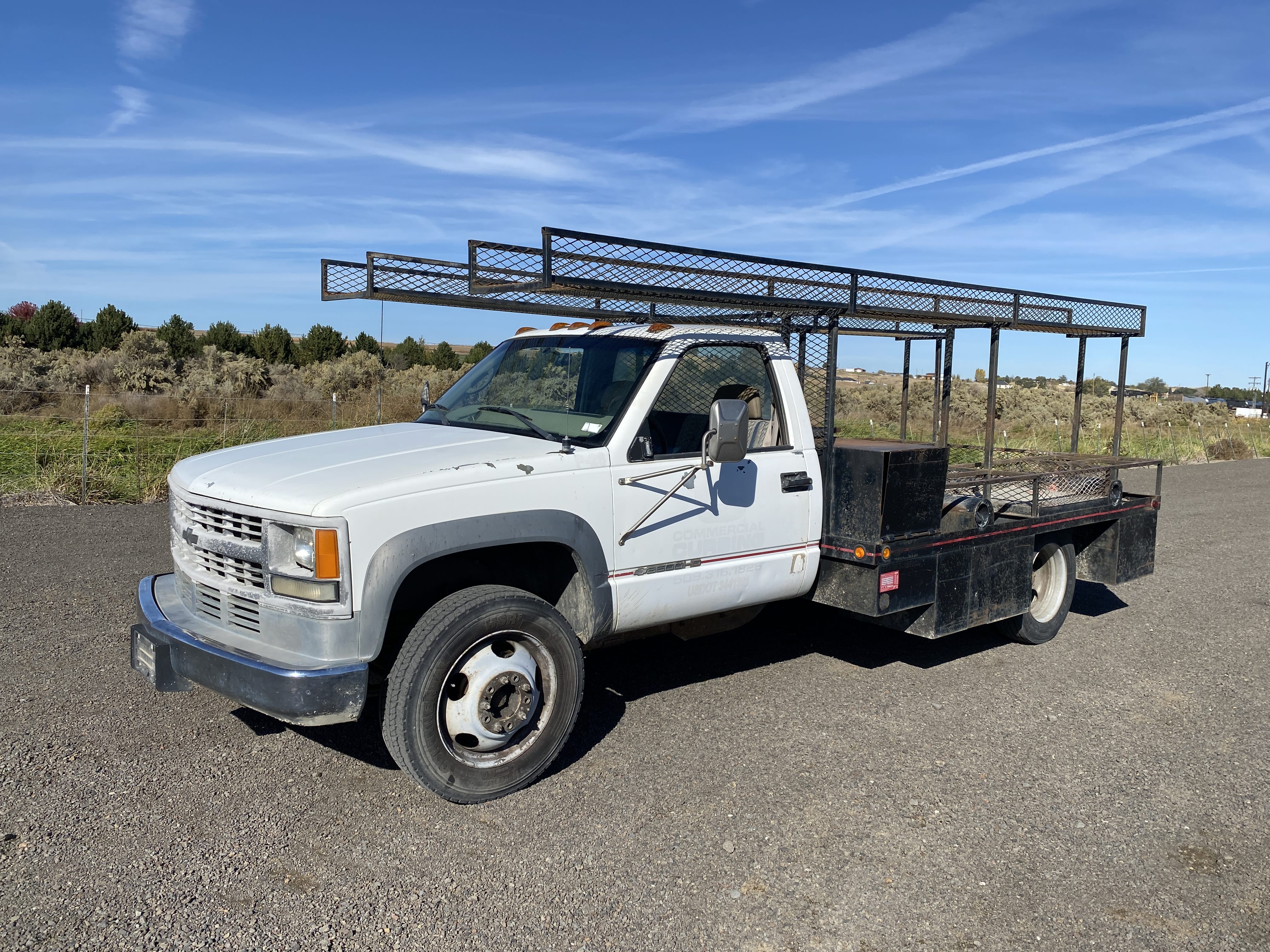 2001 Chevrolet GMT400 Equipment Image0