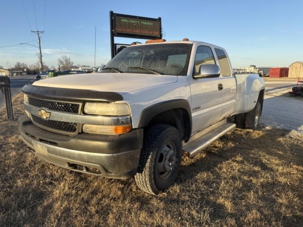 2001 Chevrolet 3500 Equipment Image0