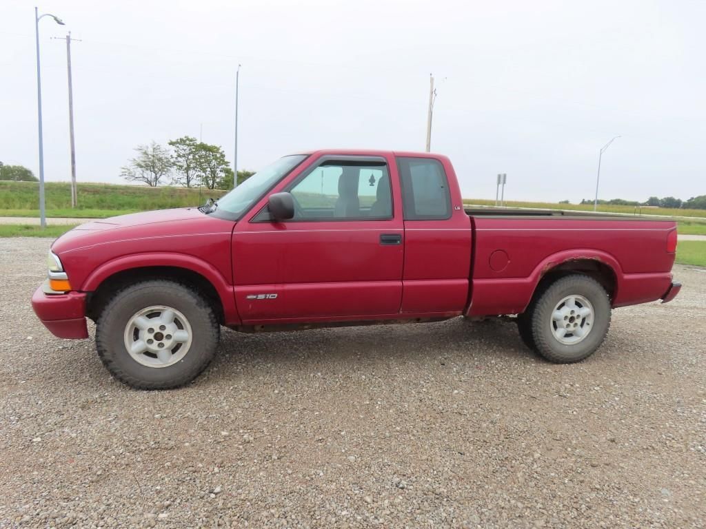 2001 Chevrolet S10 Equipment Image0