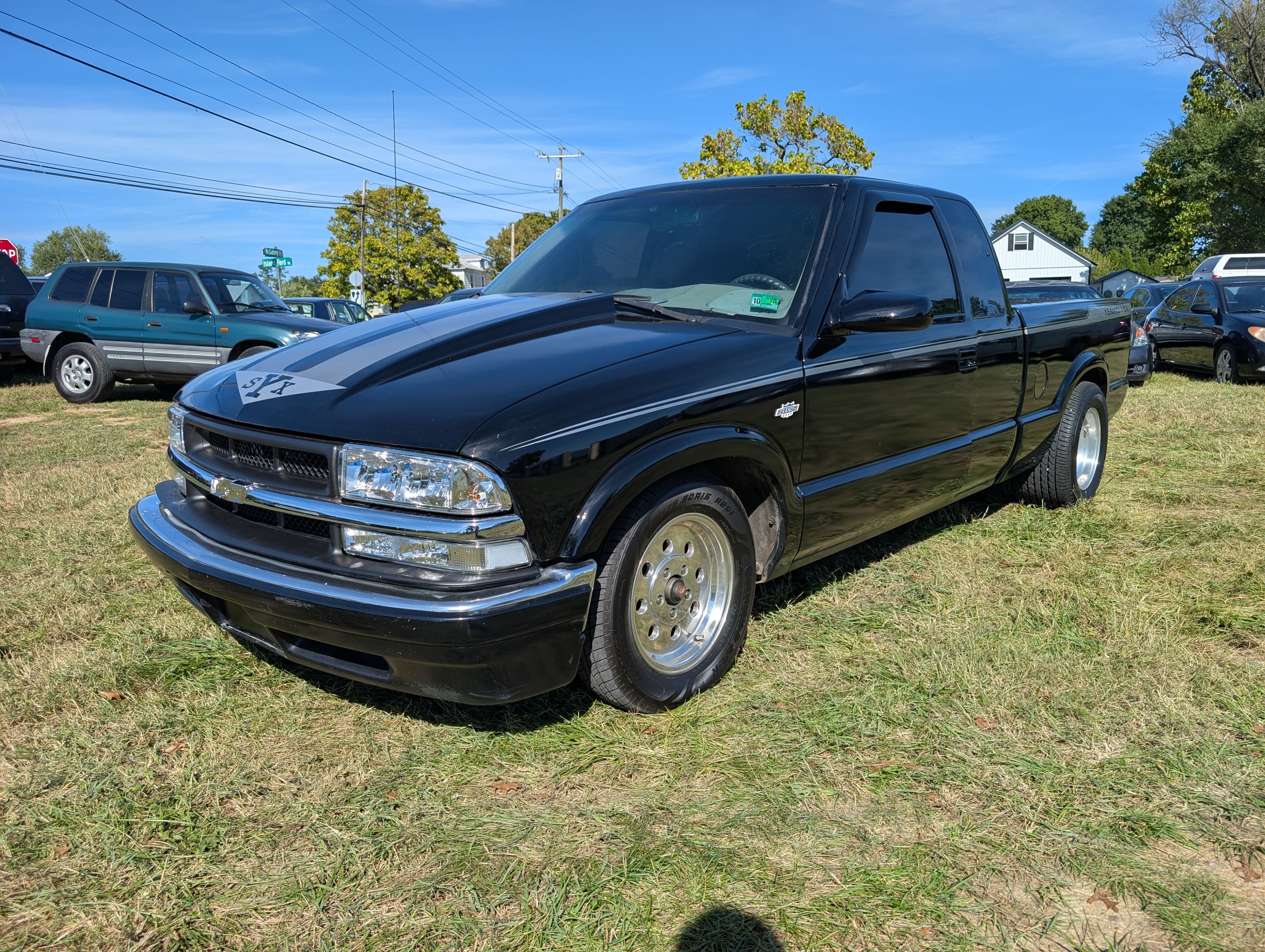 2001 Chevrolet S10 Equipment Image0