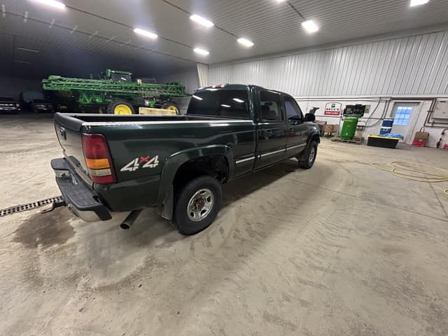 Image of Chevrolet Silverado 10 equipment image 3