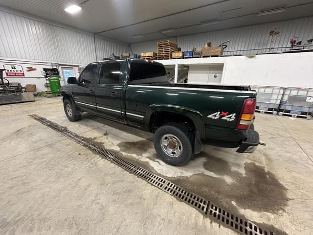 Image of Chevrolet Silverado 10 equipment image 1
