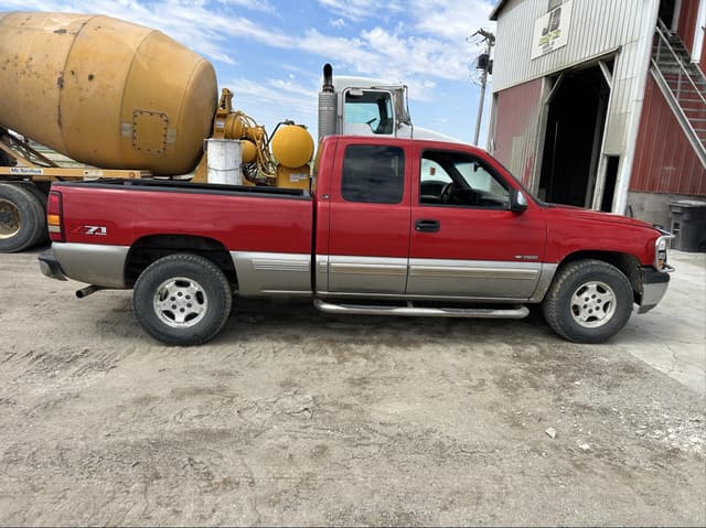 Image of Chevrolet 1500 equipment image 3