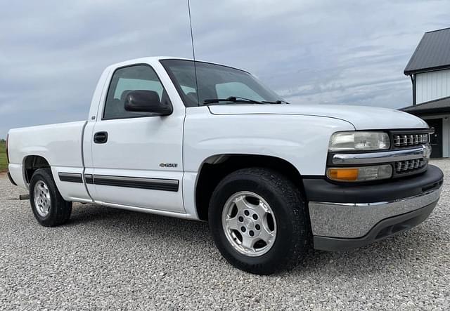 Image of Chevrolet 1500 equipment image 2