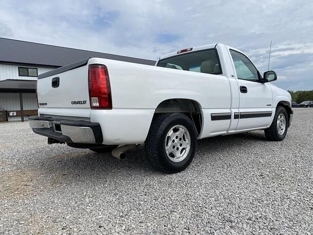 Image of Chevrolet 1500 equipment image 3