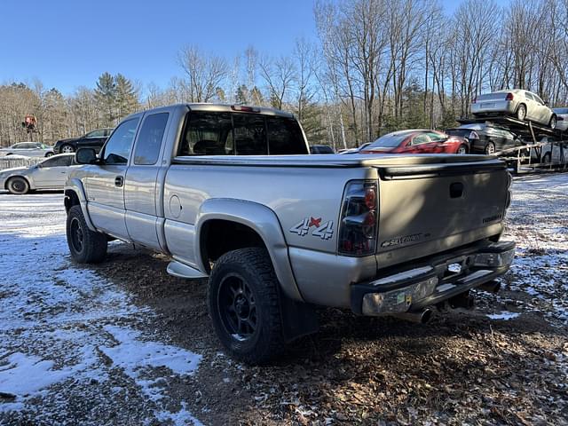 Image of Chevrolet Silverado equipment image 2