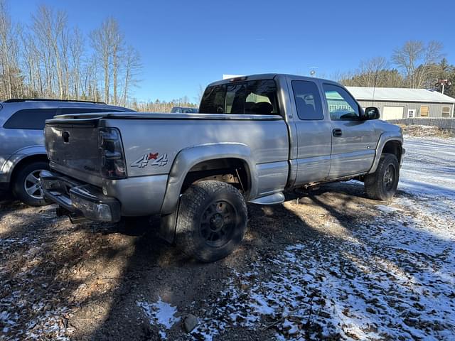 Image of Chevrolet Silverado equipment image 3