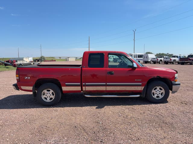 Image of Chevrolet 1500 equipment image 3