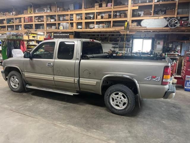 Image of Chevrolet 1500 equipment image 3