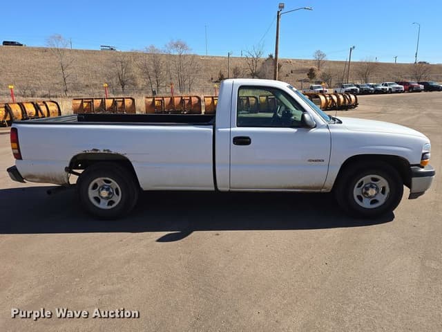 Image of Chevrolet 1500 equipment image 3