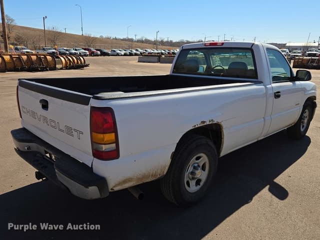 Image of Chevrolet 1500 equipment image 4