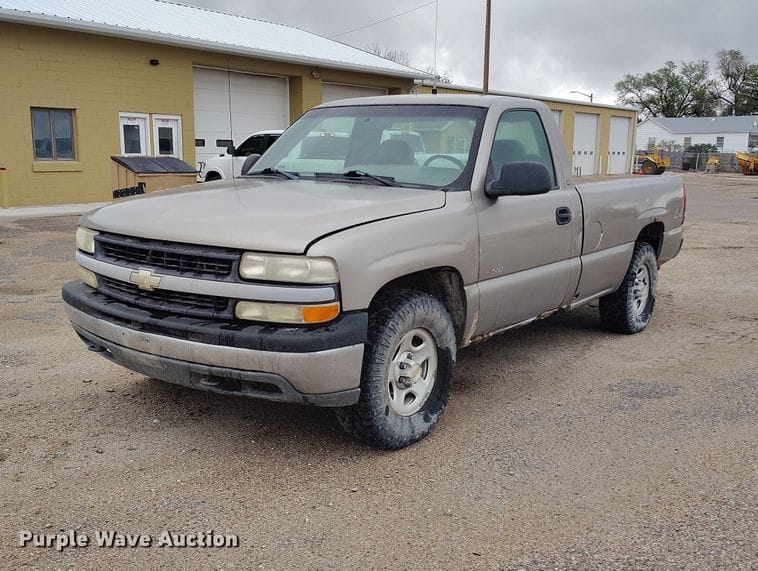 2001 Chevrolet 1500 Equipment Image0