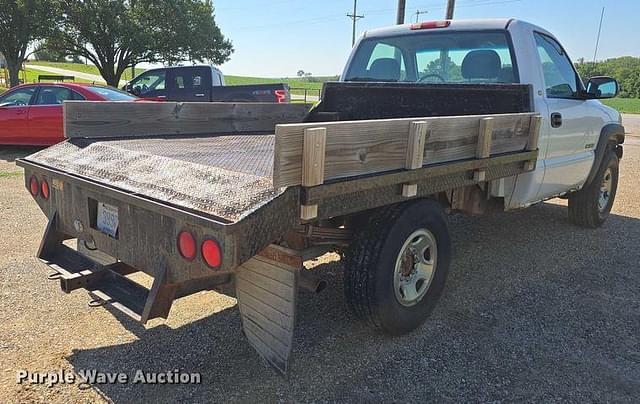 Image of Chevrolet 2500 equipment image 4