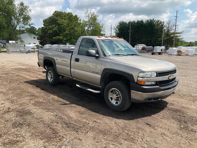 Image of Chevrolet 2500HD equipment image 2