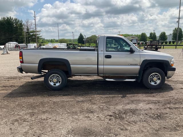 Image of Chevrolet 2500HD equipment image 3