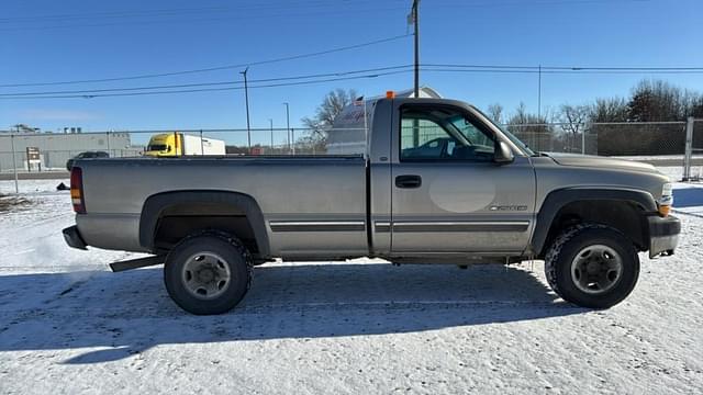 Image of Chevrolet 2500 equipment image 2