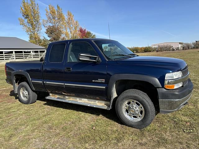 Image of Chevrolet 2500HD equipment image 2