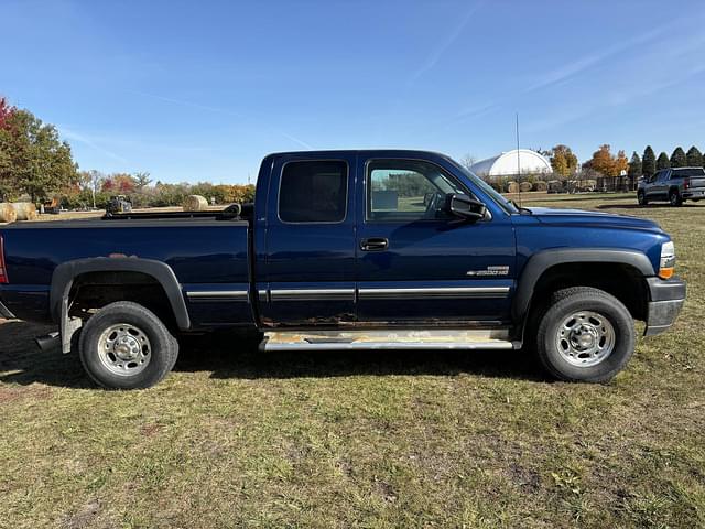 Image of Chevrolet 2500HD equipment image 3