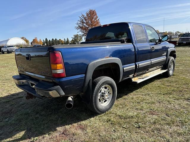 Image of Chevrolet 2500HD equipment image 4