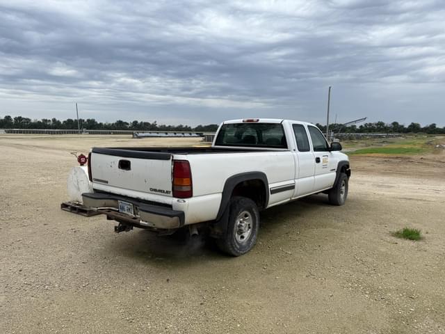 Image of Chevrolet 2500HD equipment image 4