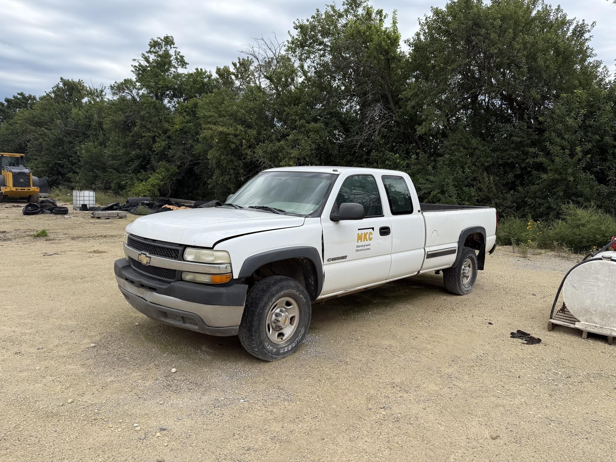 2001 Chevrolet 2500HD Equipment Image0