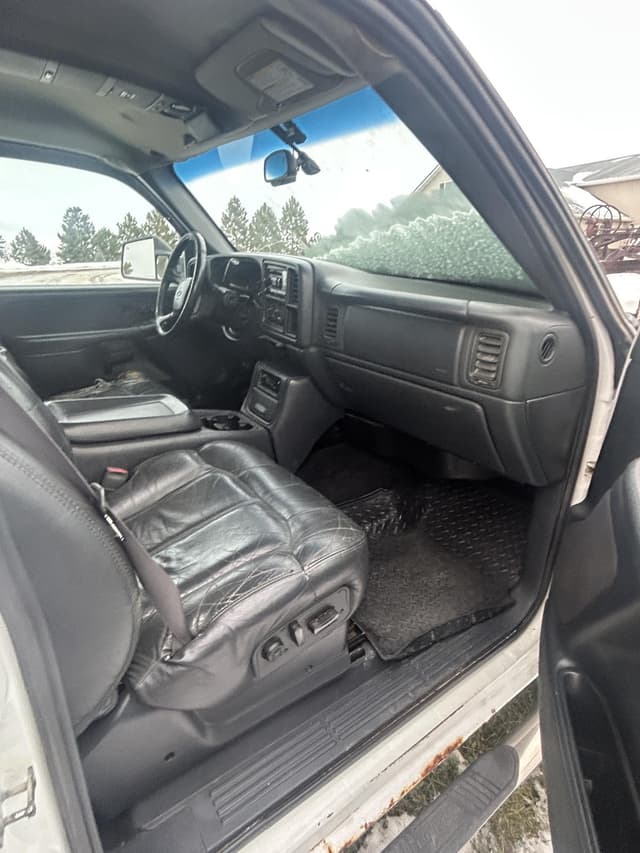 Image of Chevrolet 2500HD equipment image 4