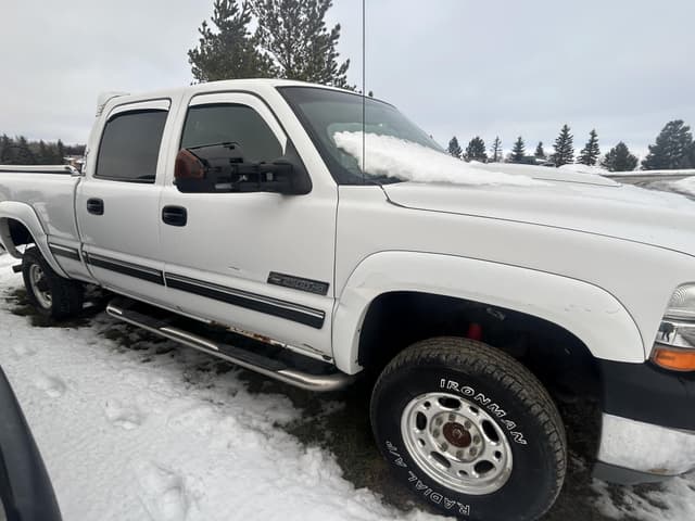 Image of Chevrolet 2500HD equipment image 2