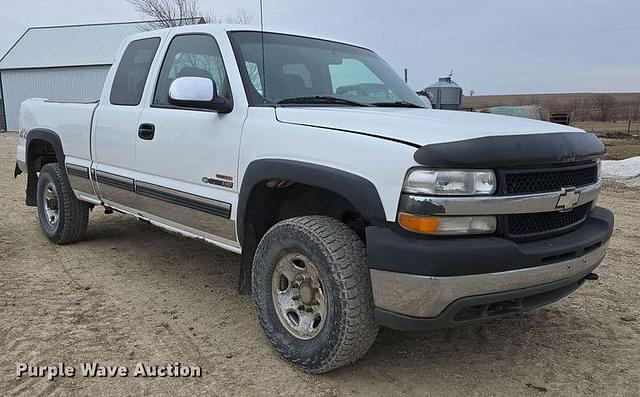 Image of Chevrolet 2500HD equipment image 2