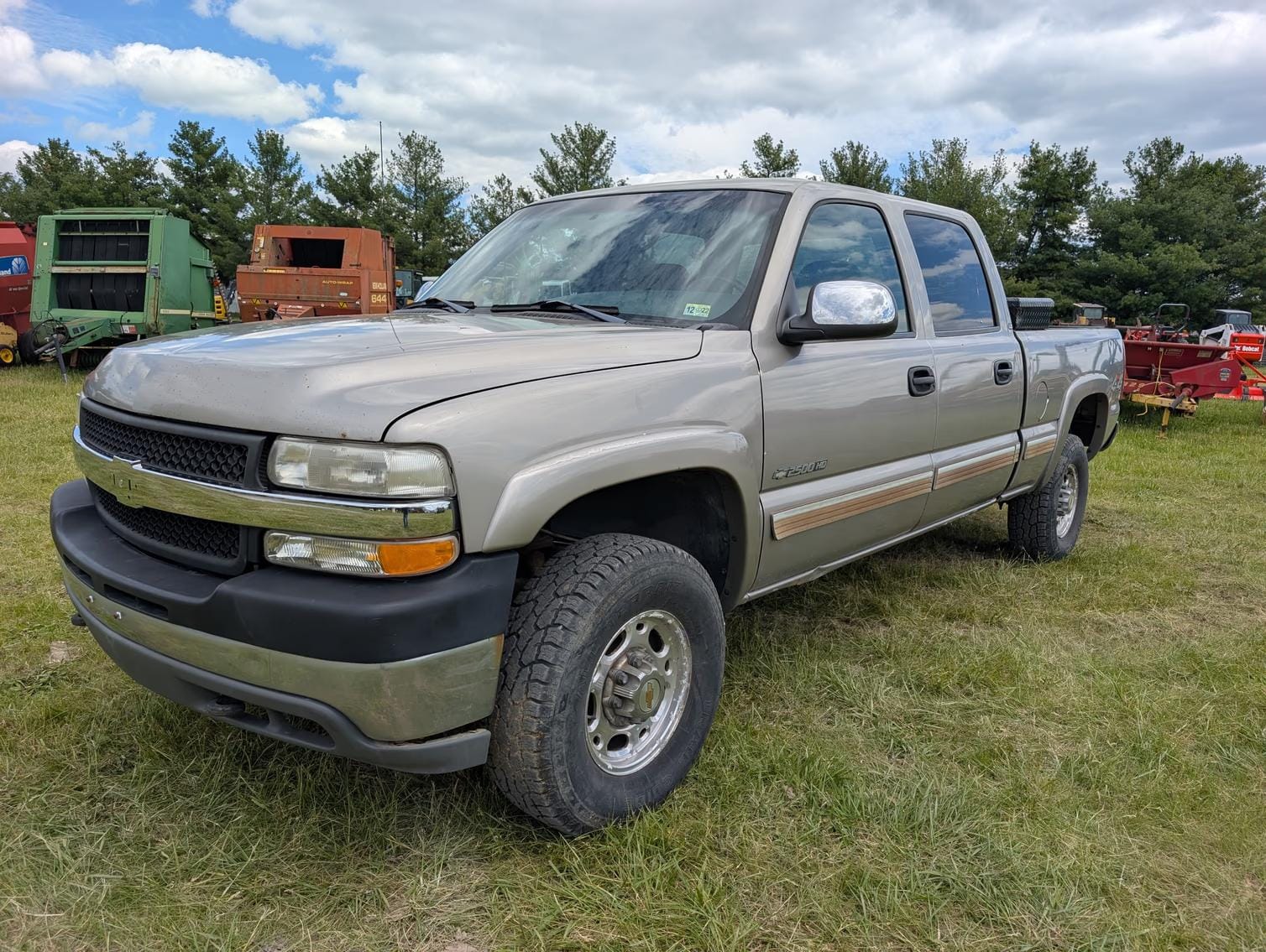 2001 Chevrolet Silverado Equipment Image0