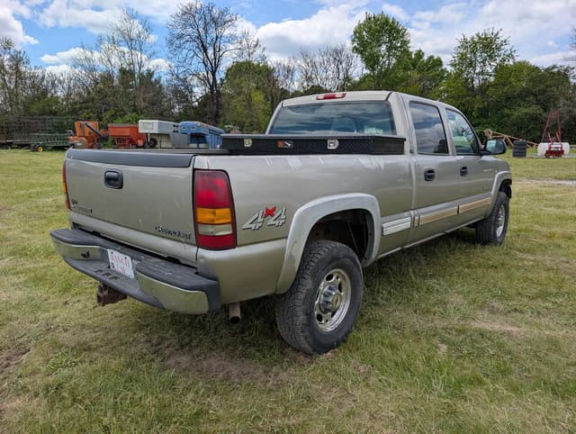 Image of Chevrolet Silverado equipment image 4