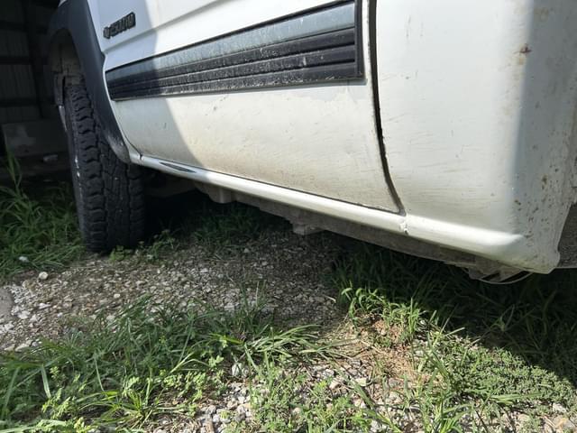 Image of Chevrolet Silverado equipment image 4