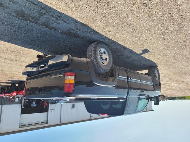 Image of Chevrolet 2500HD equipment image 3