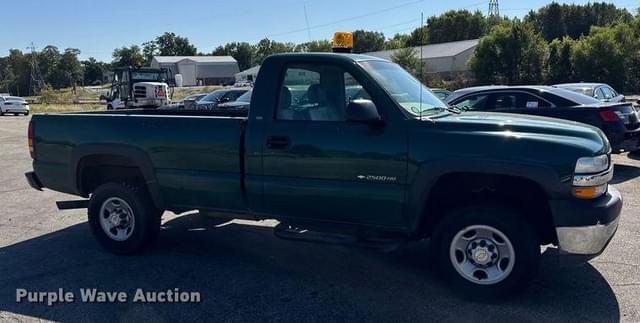 Image of Chevrolet 2500HD equipment image 3
