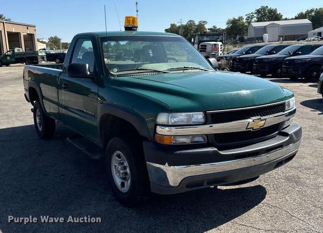 Image of Chevrolet 2500HD equipment image 2