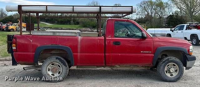 Image of Chevrolet 2500HD equipment image 3
