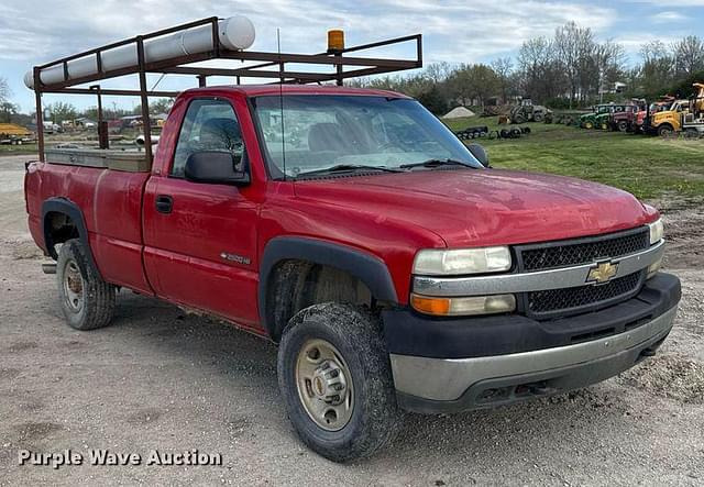 Image of Chevrolet 2500HD equipment image 2