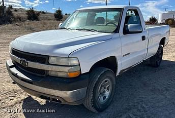 2001 Chevrolet 2500HD Equipment Image0