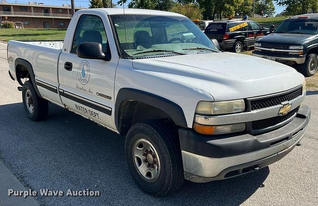 Image of Chevrolet 2500HD equipment image 2