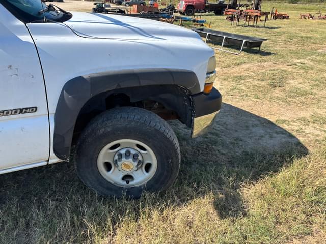 Image of Chevrolet 2500HD equipment image 4