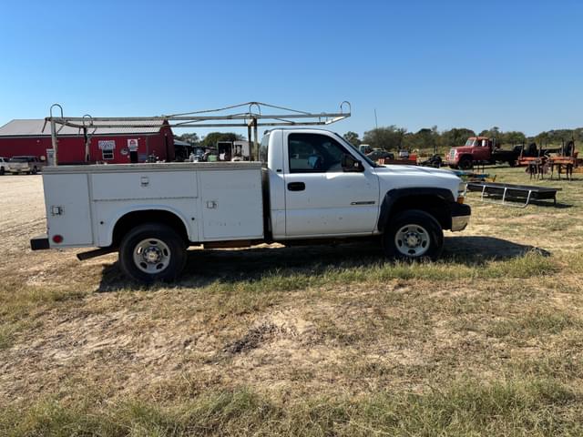 Image of Chevrolet 2500HD equipment image 1