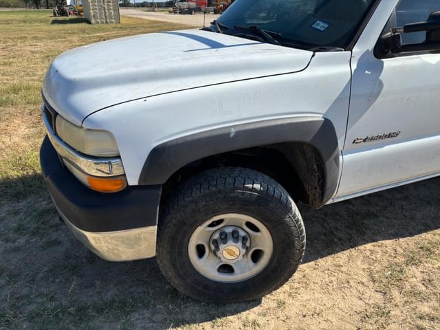 Image of Chevrolet 2500HD equipment image 3
