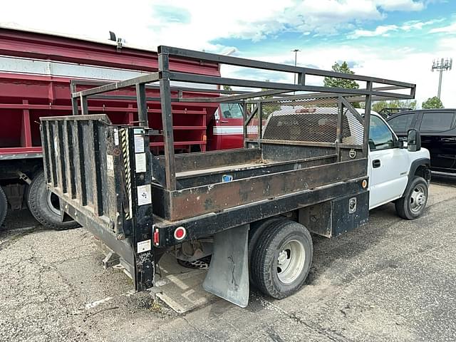 Image of Chevrolet 3500 equipment image 3