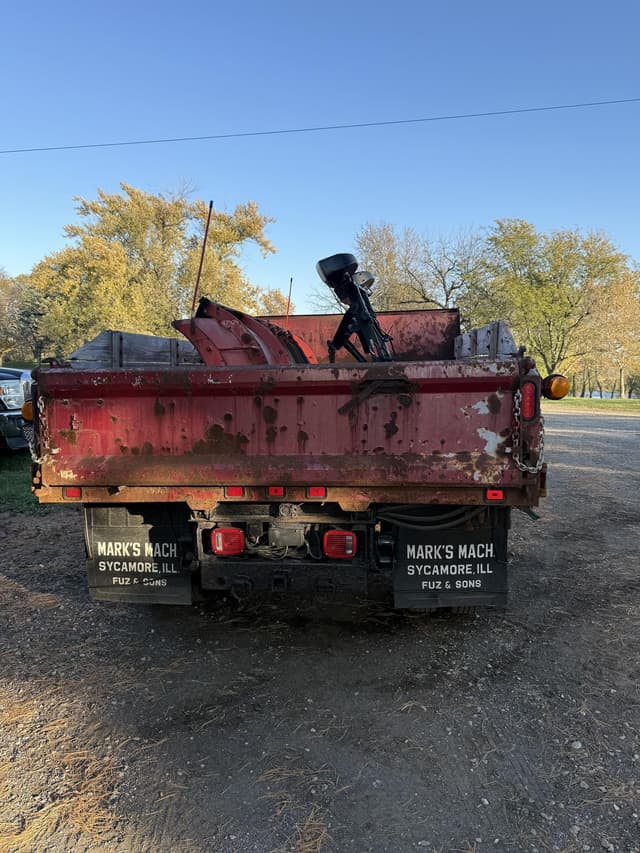 Image of Chevrolet 3500 equipment image 4