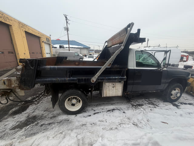 Image of Chevrolet 3500 equipment image 1