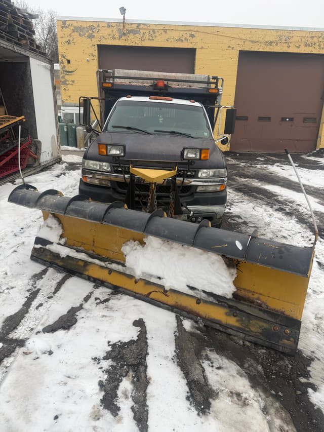 Image of Chevrolet 3500 equipment image 2