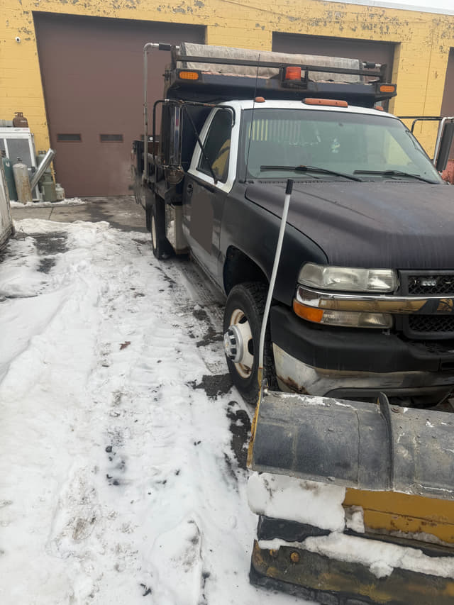 Image of Chevrolet 3500 equipment image 4