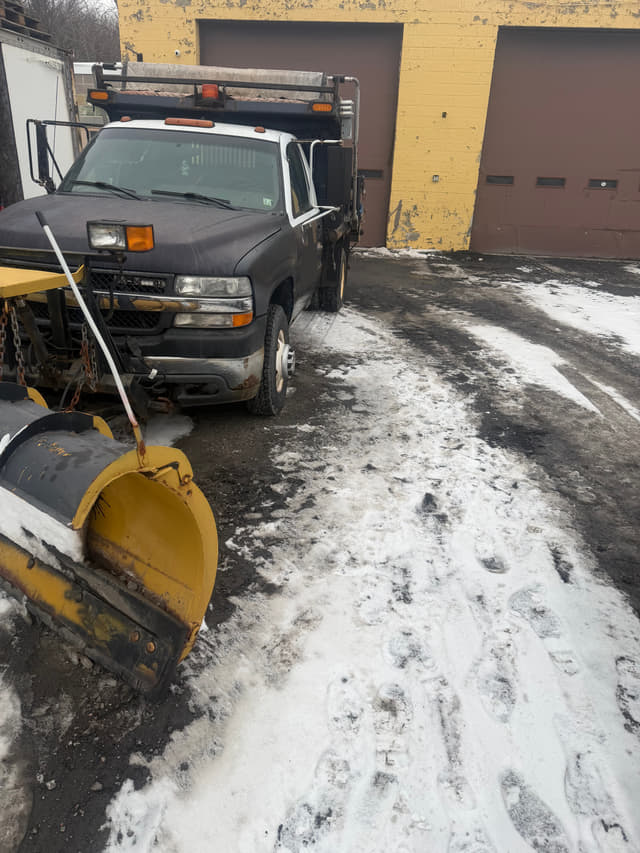 Image of Chevrolet 3500 equipment image 3