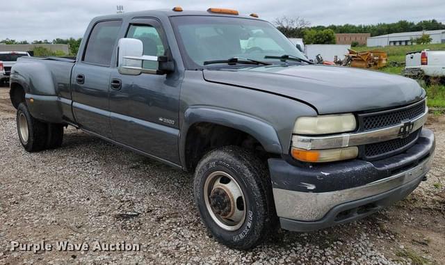 Image of Chevrolet 3500 equipment image 2