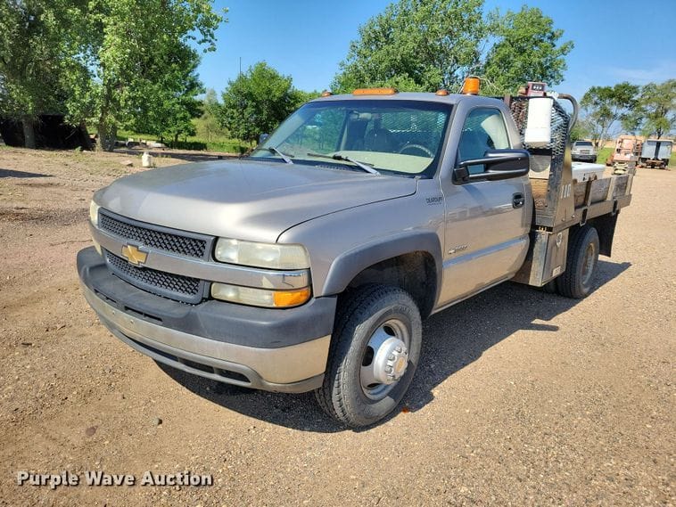 2001 Chevrolet 3500 Equipment Image0